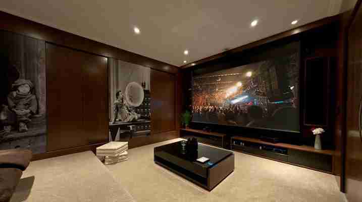 6 pasi pentru a va crea propria camera home cinema in 2021